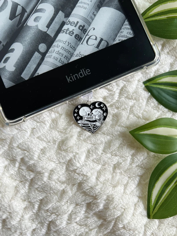 Kissing Skulls Kindle Charm